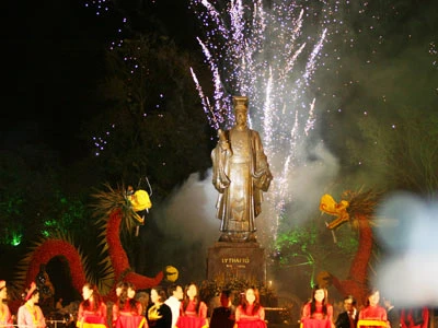 Nhiều lễ hội đón năm mới diễn ra ở Thủ đô. Ảnh: Phạm Hải Nhiều lễ hội đón năm mới diễn ra ở Thủ đô. Ảnh: Phạm Hải