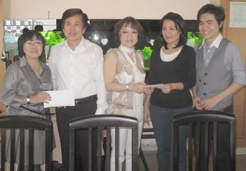 Nghệ sĩ Hoài Thanh - Đỗ Quyên: Lỗ vốn vẫn làm từ thiện ảnh 1 Nghệ sĩ Hoài Thanh - Đỗ Quyên: Lỗ vốn vẫn làm từ thiện ảnh 1