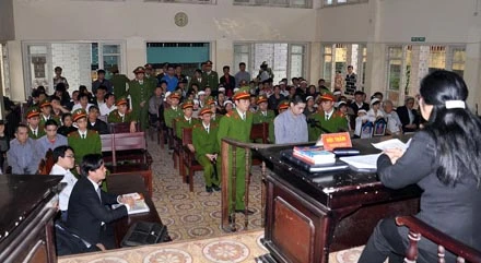 Trực tiếp phiên xử phúc thẩm sát thủ Lê Văn Luyện: Còn nhiều tình tiết khất tất chưa làm rõ ảnh 6 Trực tiếp phiên xử phúc thẩm sát thủ Lê Văn Luyện: Còn nhiều tình tiết khất tất chưa làm rõ ảnh 6