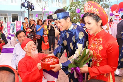 Hào hứng đám cưới tập thể “siêu” tiết kiệm tại Hà Nội ảnh 10 Hào hứng đám cưới tập thể “siêu” tiết kiệm tại Hà Nội ảnh 10