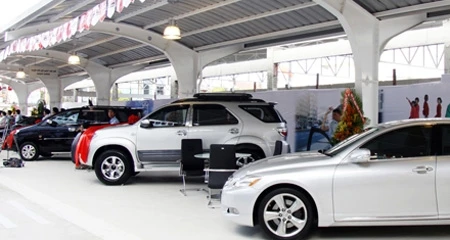 Ô tô nhập khẩu nguyên chiếc giảm giá "sốc" ảnh 2