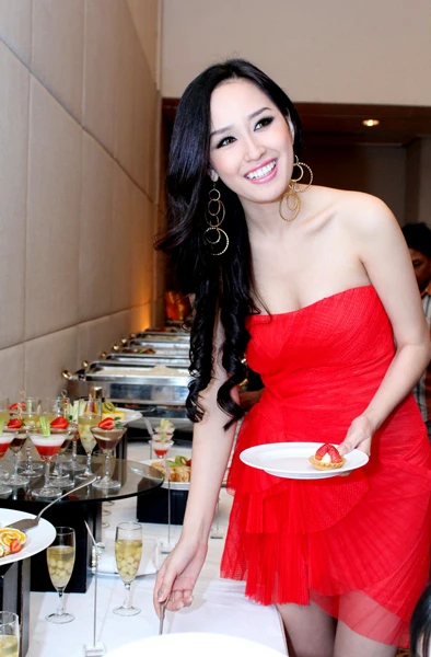 Mai Phương Thúy nổi bật trong đêm tiệc ảnh 5 Mai Phương Thúy nổi bật trong đêm tiệc ảnh 5
