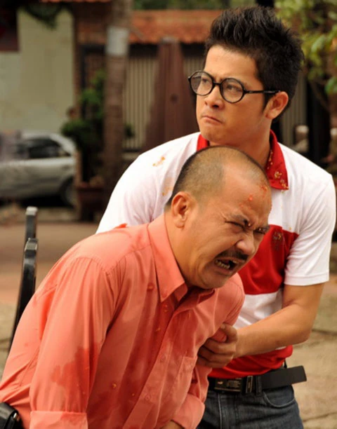 Diễn viên hài Hoàng Sơn bị ném cà chua ảnh 3