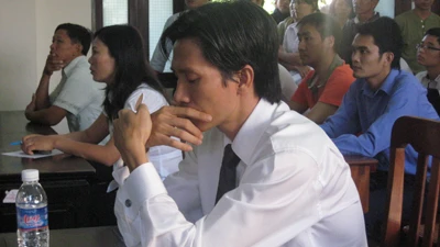 Chùm ảnh: Phiên xử sơ thẩm lần 3 kỳ án vườn mít: Mai bị tuyên tù chung thân ảnh 8 Chùm ảnh: Phiên xử sơ thẩm lần 3 kỳ án vườn mít: Mai bị tuyên tù chung thân ảnh 8