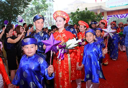 Hào hứng đám cưới tập thể “siêu” tiết kiệm tại Hà Nội ảnh 2 Hào hứng đám cưới tập thể “siêu” tiết kiệm tại Hà Nội ảnh 2