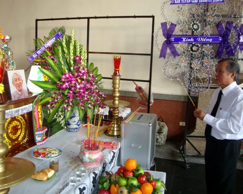 Vĩnh biệt tác giả "Miền Nam nhớ mãi ơn Người" ảnh 2 Vĩnh biệt tác giả "Miền Nam nhớ mãi ơn Người" ảnh 2