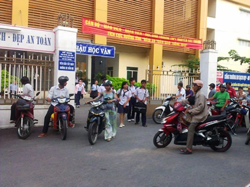 Một học sinh đánh giáo viên chủ nhiệm chảy máu đầu ảnh 1 Một học sinh đánh giáo viên chủ nhiệm chảy máu đầu ảnh 1