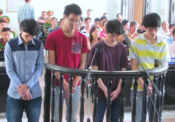 Nhóm giả danh nhà báo tống tiền CSGT lãnh án nặng ảnh 1 Nhóm giả danh nhà báo tống tiền CSGT lãnh án nặng ảnh 1
