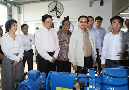 Trang trại TH đón đoàn lãnh đạo cấp cao của Lào ảnh 2 Trang trại TH đón đoàn lãnh đạo cấp cao của Lào ảnh 2