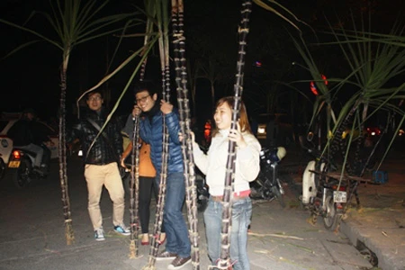 Những dịch vụ “hái ra tiền” trong đêm giao thừa ảnh 6