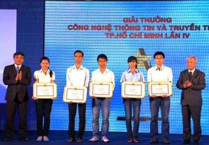 Trao giải cho 5 sinh viên có đóng góp cho sự phát triển CNTT ảnh 1 Trao giải cho 5 sinh viên có đóng góp cho sự phát triển CNTT ảnh 1