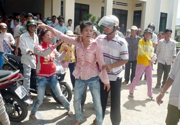 Giảm án cho người chồng hành hung, nhục mạ kẻ ôm vợ mình ảnh 1 Giảm án cho người chồng hành hung, nhục mạ kẻ ôm vợ mình ảnh 1