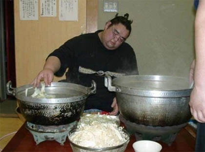 Cuộc sống dưới võ đài của võ sĩ Sumo ảnh 4 Cuộc sống dưới võ đài của võ sĩ Sumo ảnh 4