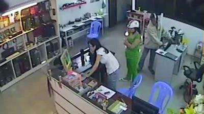 Cảnh báo đạo chích "tấn công" các trung tâm thương mại ảnh 2 Cảnh báo đạo chích "tấn công" các trung tâm thương mại ảnh 2