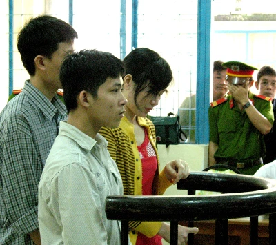 Tường thuật phiên xử phúc thẩm vụ vợ chồng Giang - Thơm hành hạ bé Hào Anh ảnh 9 Tường thuật phiên xử phúc thẩm vụ vợ chồng Giang - Thơm hành hạ bé Hào Anh ảnh 9