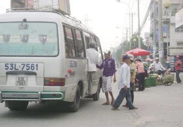 Độc quyền bến, tuyến để “hành” khách ảnh 1 Độc quyền bến, tuyến để “hành” khách ảnh 1