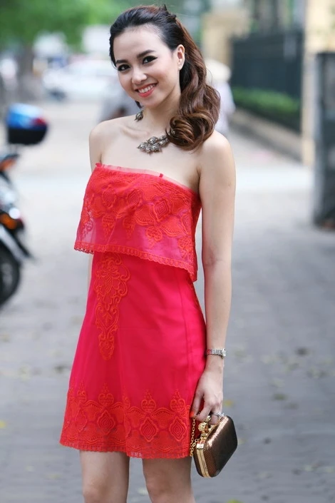 Đinh Ngọc Diệp xinh tươi dạo phố Hà Nội ảnh 8