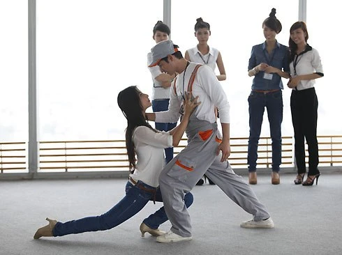 Huy Khánh bầm tím hông vì bê đỡ Diễm My ảnh 6 Huy Khánh bầm tím hông vì bê đỡ Diễm My ảnh 6