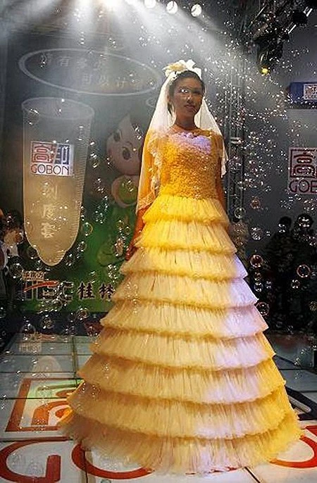 12 kiểu váy cưới độc và lạ ảnh 1