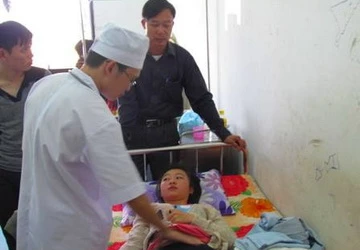 Hà Tĩnh: Nữ sinh bị đánh hội đồng phải nhập viện ảnh 1