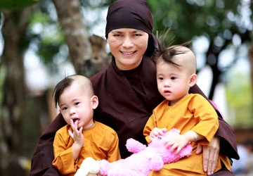 Triển lãm ảnh "Bóng mẹ" gây quỹ từ thiện ảnh 3 Triển lãm ảnh "Bóng mẹ" gây quỹ từ thiện ảnh 3