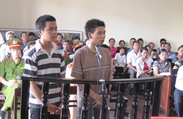 Xử án hai đối tượng đánh CSGT rồi cướp xe cảnh sát tẩu thoát ảnh 1 Xử án hai đối tượng đánh CSGT rồi cướp xe cảnh sát tẩu thoát ảnh 1