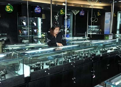 Trộm nhẫn kim cương 58 triệu, bán vỏn vẹn… 4 triệu đồng ảnh 2 Trộm nhẫn kim cương 58 triệu, bán vỏn vẹn… 4 triệu đồng ảnh 2