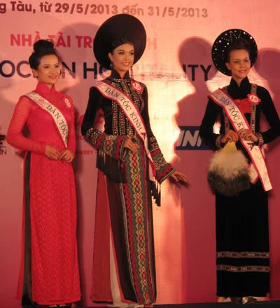 Thí sinh nổi bật ở “Hoa hậu các dân tộc Việt Nam 2013’ ảnh 5 Thí sinh nổi bật ở “Hoa hậu các dân tộc Việt Nam 2013’ ảnh 5