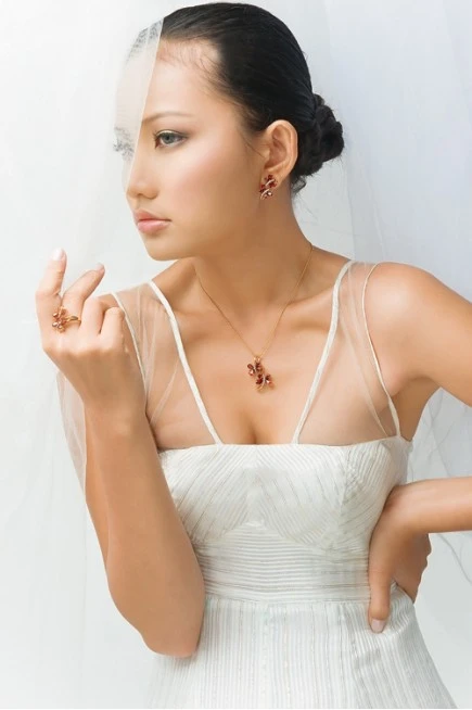 Phan Như Thảo làm đẹp với trang sức ảnh 3 Phan Như Thảo làm đẹp với trang sức ảnh 3