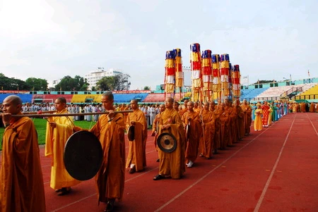 Hàng ngàn tăng ni, phật tử tham dự Đại lễ Phật Đản ảnh 1 Hàng ngàn tăng ni, phật tử tham dự Đại lễ Phật Đản ảnh 1
