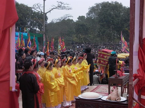 Lễ rước và lễ tế cụ Nguyễn Đình Diễn, người bỏ tiền ra mua quả đồi Lim để làm Hội Lim sẽ được diễn ra vào sáng 13 để khai hội.