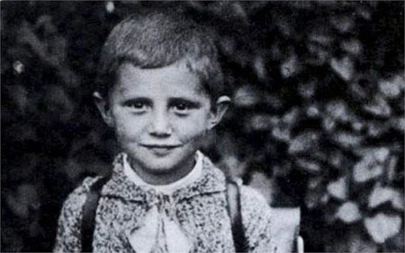 Nhìn lại cuộc đời Giáo hoàng Benedict XVI ảnh 3 Nhìn lại cuộc đời Giáo hoàng Benedict XVI ảnh 3
