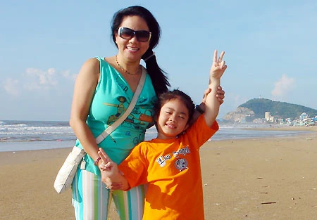 "Bây giờ, con gái là quan trọng nhất". "Bây giờ, con gái là quan trọng nhất".