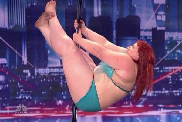 Màn múa cột của cô nàng béo ở America's Got Talent ảnh 1