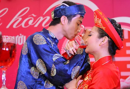 Hào hứng đám cưới tập thể “siêu” tiết kiệm tại Hà Nội ảnh 9 Hào hứng đám cưới tập thể “siêu” tiết kiệm tại Hà Nội ảnh 9