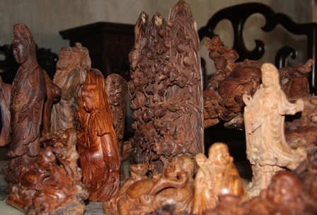 Khúc gỗ bằng quả dưa chuột có giá 2 chỉ vàng ảnh 2 Khúc gỗ bằng quả dưa chuột có giá 2 chỉ vàng ảnh 2