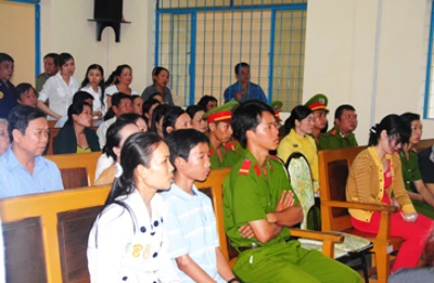 Tường thuật phiên xử phúc thẩm vụ vợ chồng Giang - Thơm hành hạ bé Hào Anh ảnh 7 Tường thuật phiên xử phúc thẩm vụ vợ chồng Giang - Thơm hành hạ bé Hào Anh ảnh 7