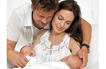 Angelina Jolie - Brad Pitt chia tay và cuộc chiến trên báo đài ảnh 2 Angelina Jolie - Brad Pitt chia tay và cuộc chiến trên báo đài ảnh 2