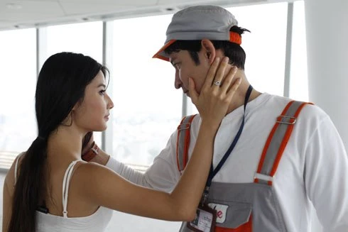 Huy Khánh bầm tím hông vì bê đỡ Diễm My ảnh 3 Huy Khánh bầm tím hông vì bê đỡ Diễm My ảnh 3