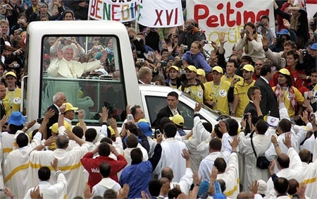 Nhìn lại cuộc đời Giáo hoàng Benedict XVI ảnh 7 Nhìn lại cuộc đời Giáo hoàng Benedict XVI ảnh 7
