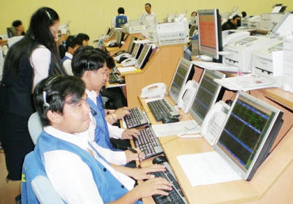 Nhiều công ty chứng khoán tự rút lui ảnh 1