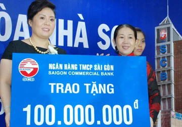SCB tặng 100 triệu đồng cho Quỹ người nghèo TP.HCM ảnh 1 SCB tặng 100 triệu đồng cho Quỹ người nghèo TP.HCM ảnh 1