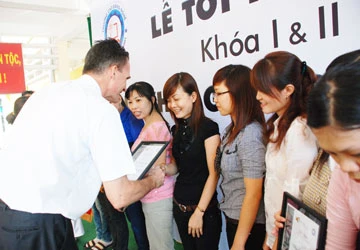 Khai giảng khóa đào tạo tóc miễn phí cho phụ nữ nghèo ảnh 1 Khai giảng khóa đào tạo tóc miễn phí cho phụ nữ nghèo ảnh 1