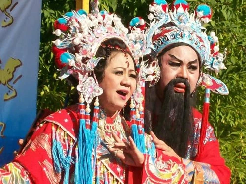 Cuộc hội ngộ của gia tộc cải lương tuồng cổ ảnh 1