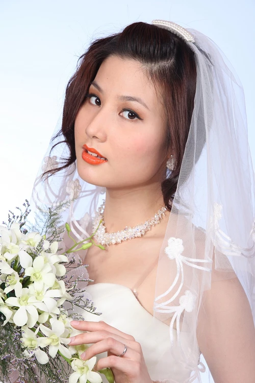 Diễm My 9X e thẹn khi làm cô dâu ảnh 10