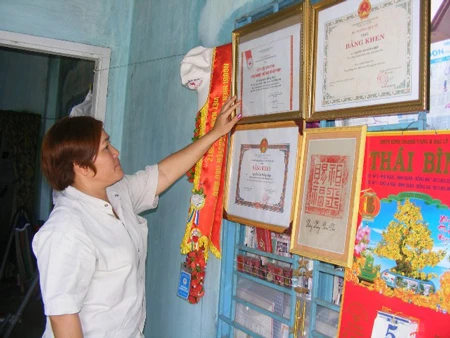 Người phụ nữ bán vé số hiến máu, hiến xác cứu người ảnh 1