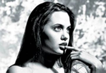 Chuyện chưa kể về Angelina Jolie: Khởi nghiệp bằng nghề người mẫu ảnh 1 Chuyện chưa kể về Angelina Jolie: Khởi nghiệp bằng nghề người mẫu ảnh 1