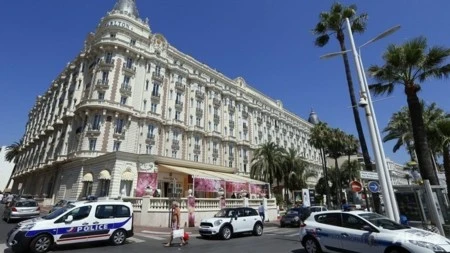 Pháp: Hơn 100 triệu euro trang sức bị đánh cắp khỏi Cannes ảnh 1 Pháp: Hơn 100 triệu euro trang sức bị đánh cắp khỏi Cannes ảnh 1