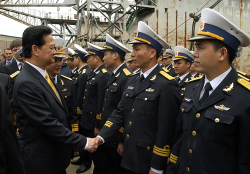 Chùm ảnh Thủ tướng thăm tàu ngầm Hà Nội tại Nga ảnh 8