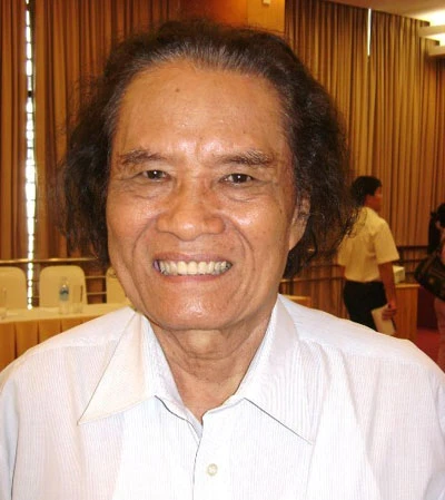 Nhà báo Trần Thanh Phương bán sách làm từ thiện ảnh 1